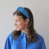 diadema rizada azul eléctrico